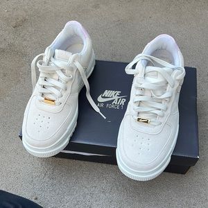 Nike Air Force 1 Pixel